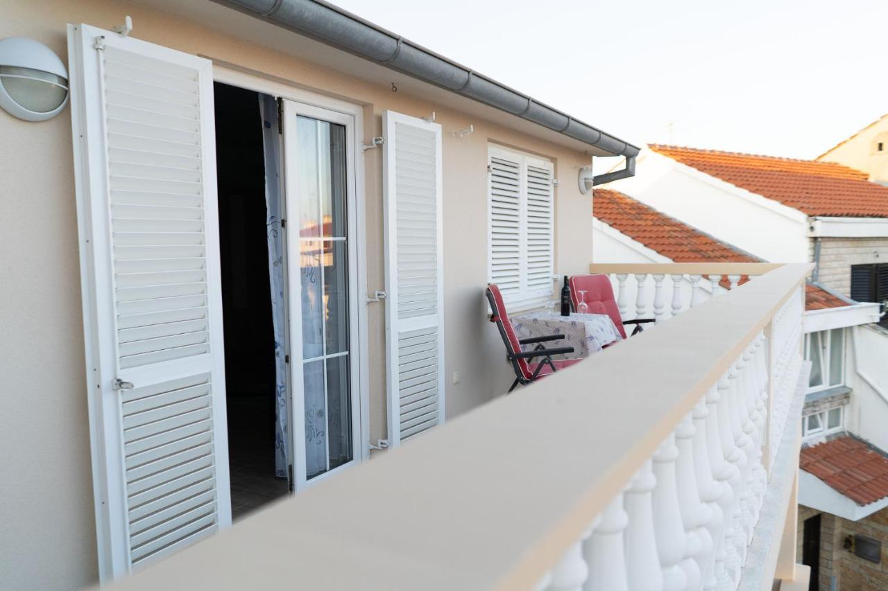 Apartment Mladen Biograd Na Moru Exteriör bild