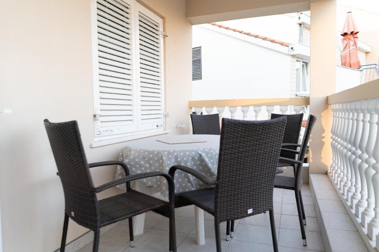 Apartment Mladen Biograd Na Moru Exteriör bild