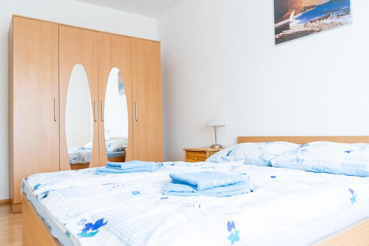 Apartment Mladen Biograd Na Moru Exteriör bild