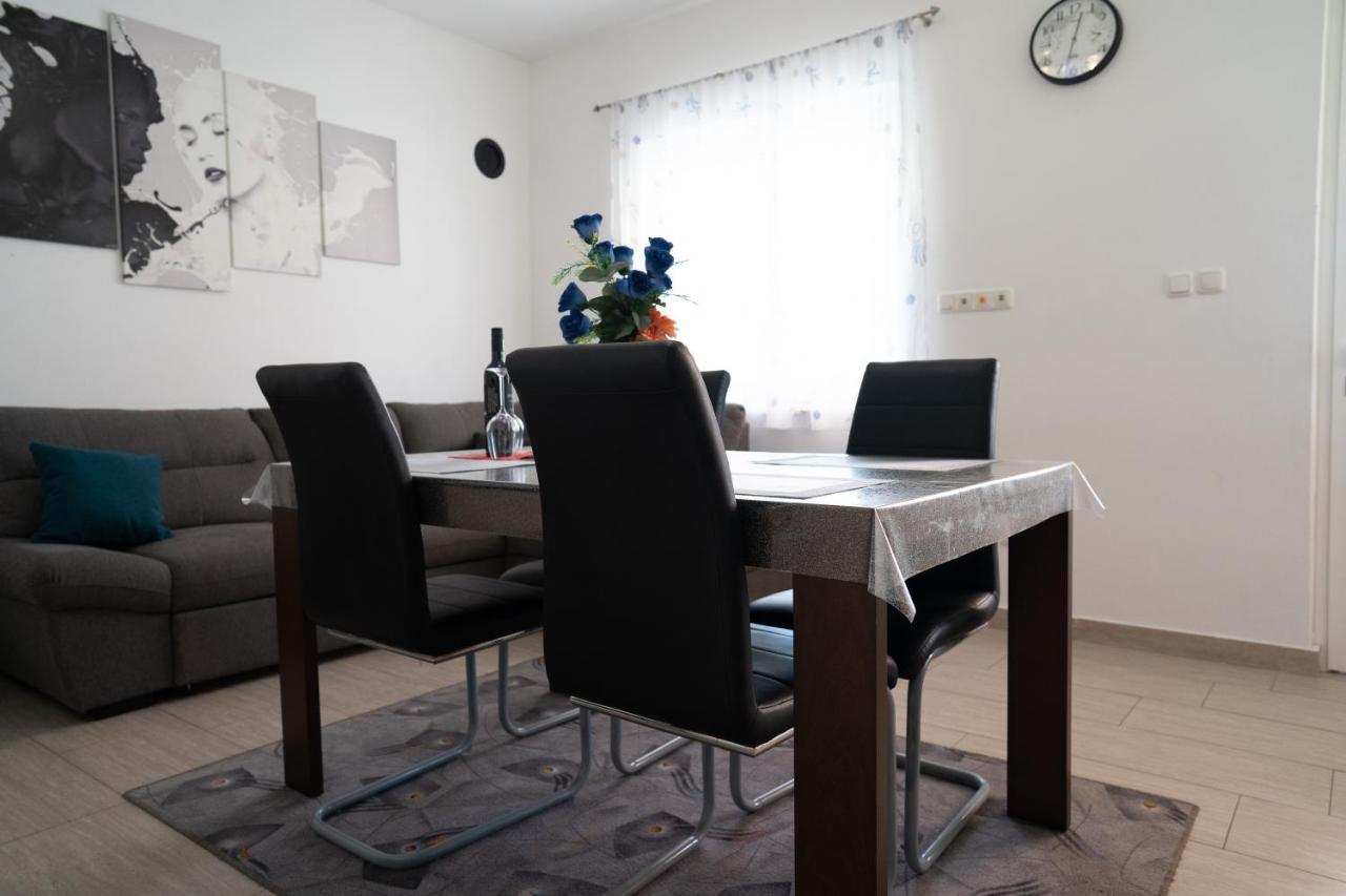 Apartment Mladen Biograd Na Moru Exteriör bild