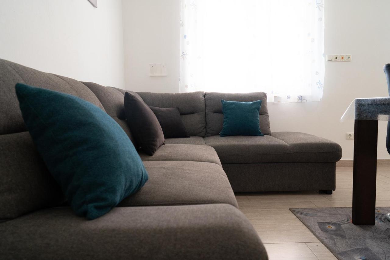 Apartment Mladen Biograd Na Moru Exteriör bild