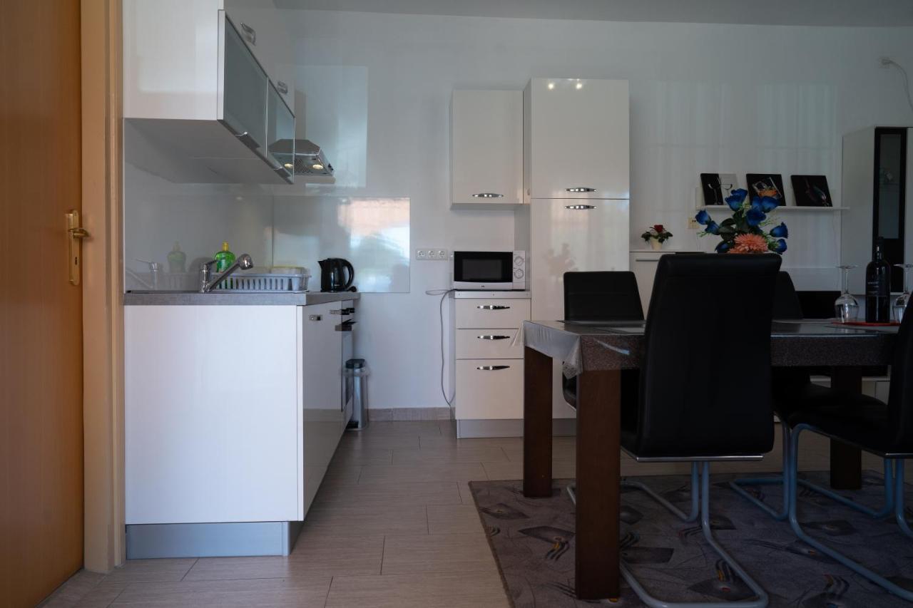 Apartment Mladen Biograd Na Moru Exteriör bild