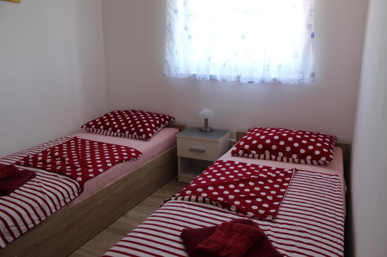 Apartment Mladen Biograd Na Moru Exteriör bild
