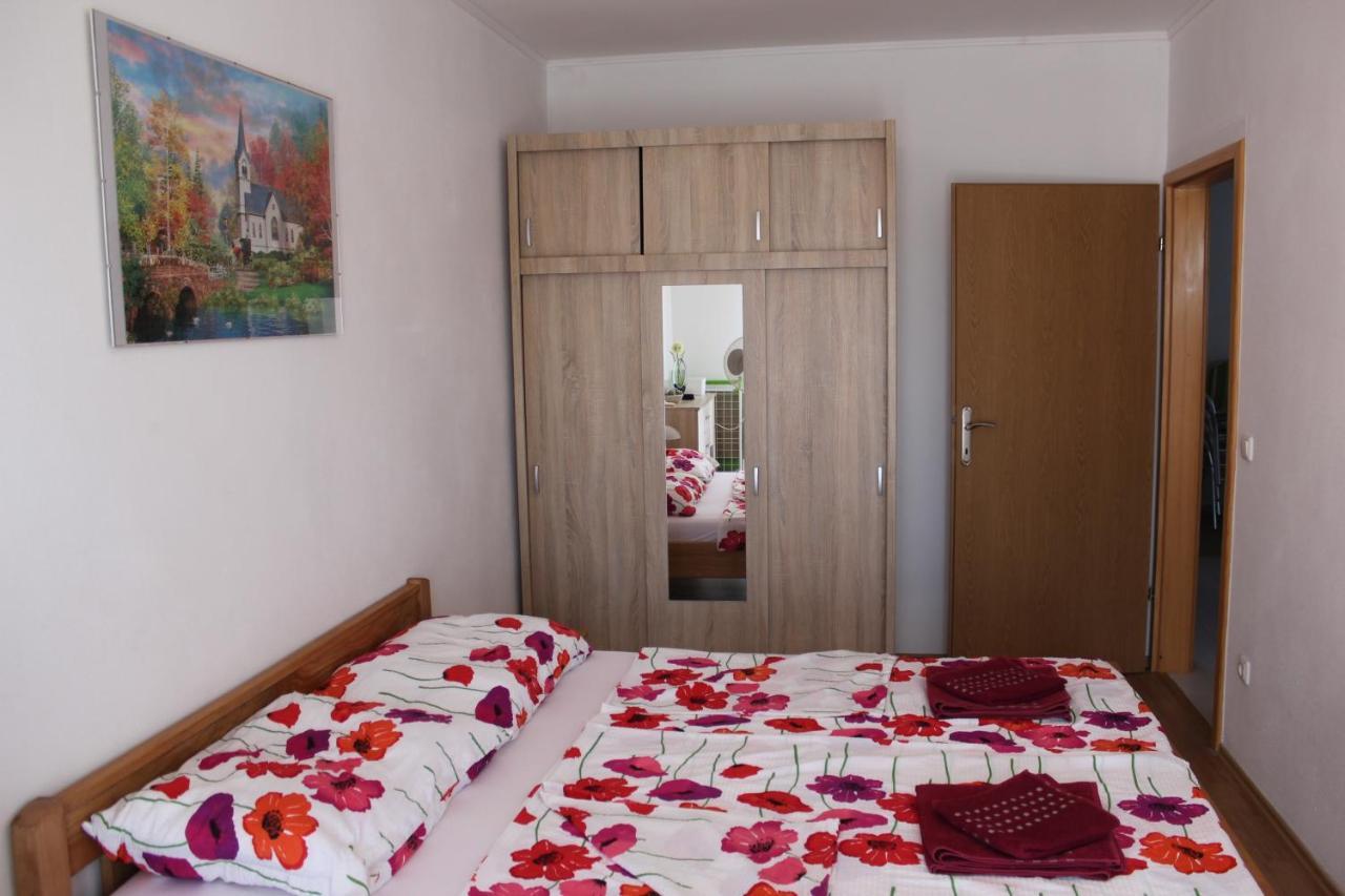 Apartment Mladen Biograd Na Moru Exteriör bild
