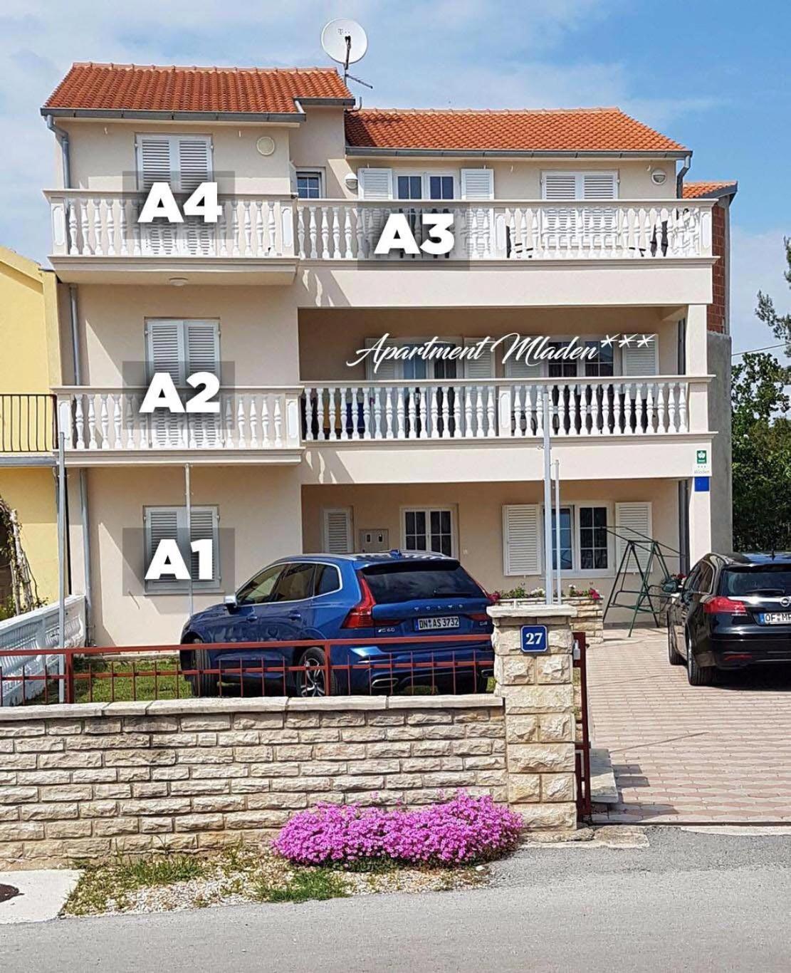 Apartment Mladen Biograd Na Moru Exteriör bild